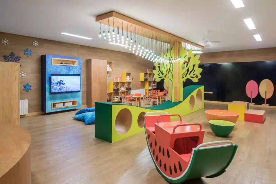 Projeto de brinquedoteca com mobiliário temático produzido sob medida